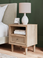 Load image into Gallery viewer, Cielden Full Panel Bed with Mirrored Dresser, Chest and Nightstand
