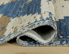 Load image into Gallery viewer, Varnler Medium Rug
