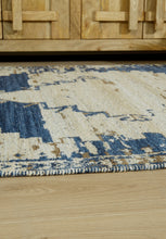 Load image into Gallery viewer, Varnler Medium Rug
