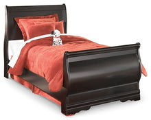 Load image into Gallery viewer, Huey Vineyard Full Sleigh Bed with Mirrored Dresser and Chest
