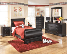 Load image into Gallery viewer, Huey Vineyard Full Sleigh Bed with Mirrored Dresser, Chest and Nightstand
